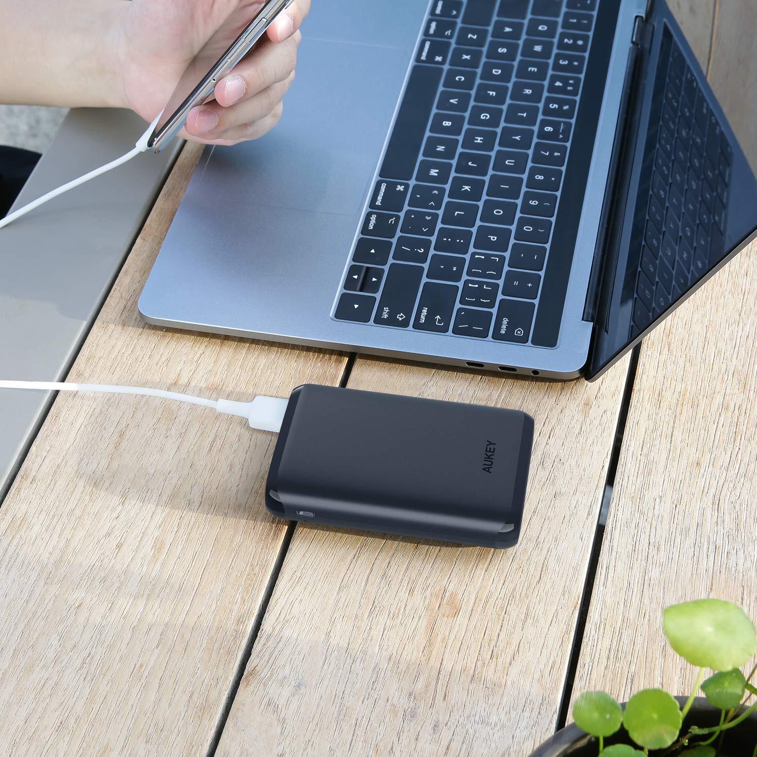 PB-Y22 18W Power Delivery USB C 10000mAh Power Bank With Quick Charge 3.0